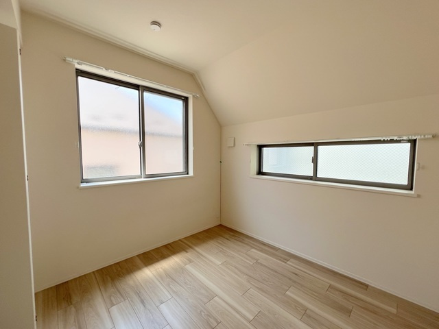 ベルコート中町の寝室|★明るいフローリングの角部屋です★