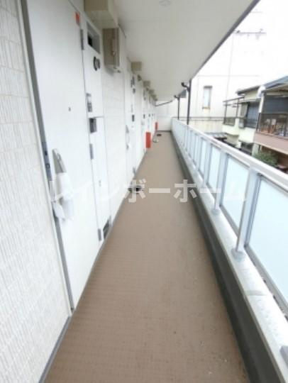 松戸市稔台７丁目の賃貸マンションのエントランス|落ち着いたエントランスです
