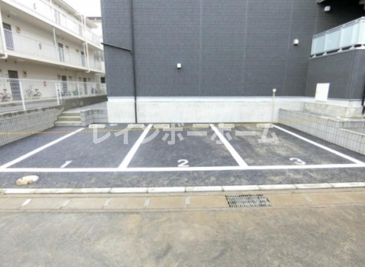 松戸市稔台７丁目の賃貸マンションの駐車場|駐車場があります
