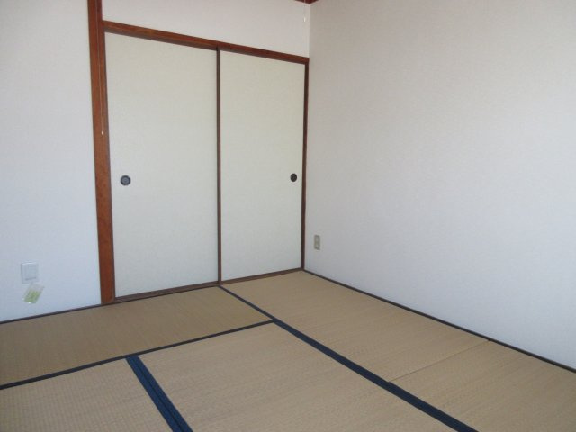 第一イワサキビルの和室