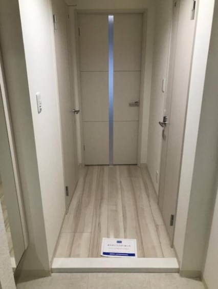 BROU上町台の玄関