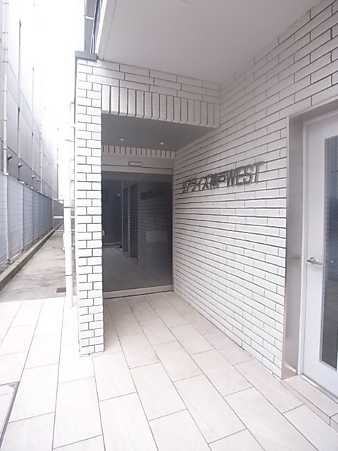 リアライズ神戸WESTのエントランス