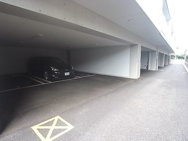 リアライズ神戸WESTの駐車場