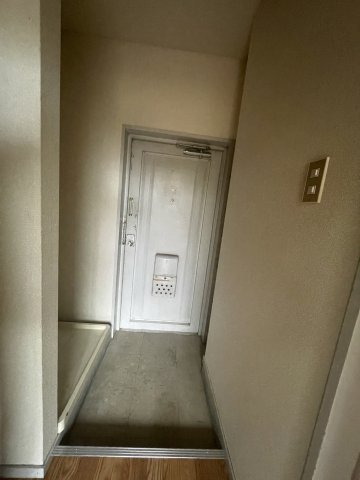 平野サンロイヤルの玄関
