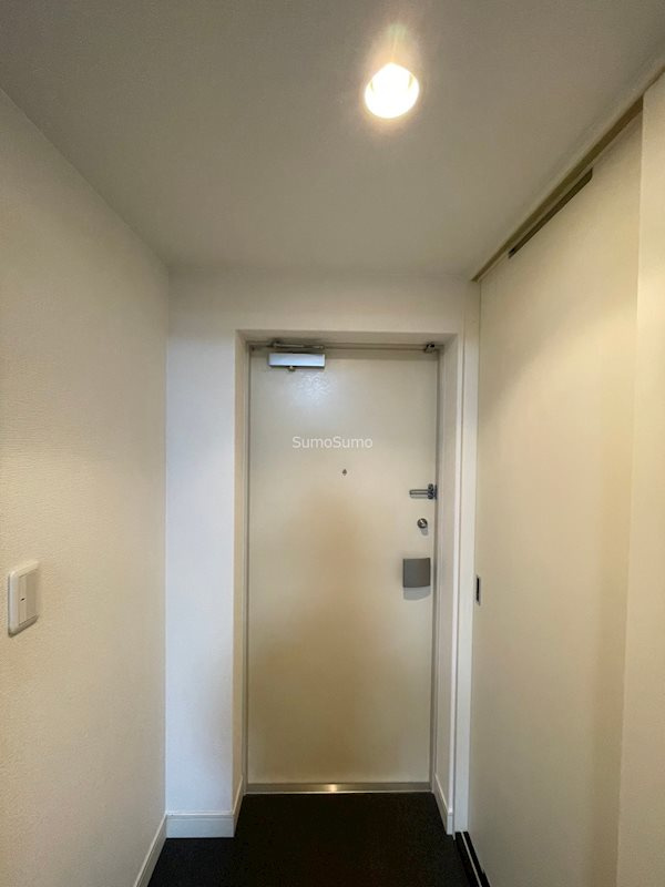 ドゥーエなんば南の玄関