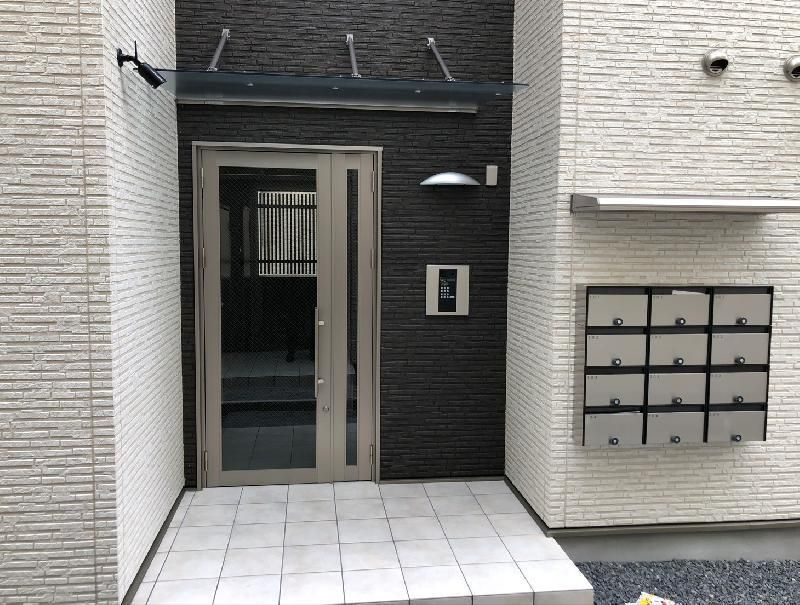 セレニティ田川北 A棟のエントランス|建物の内部です