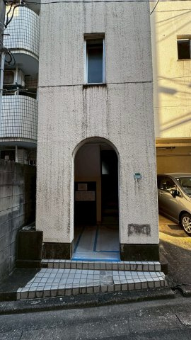 テングッド城西のエントランス