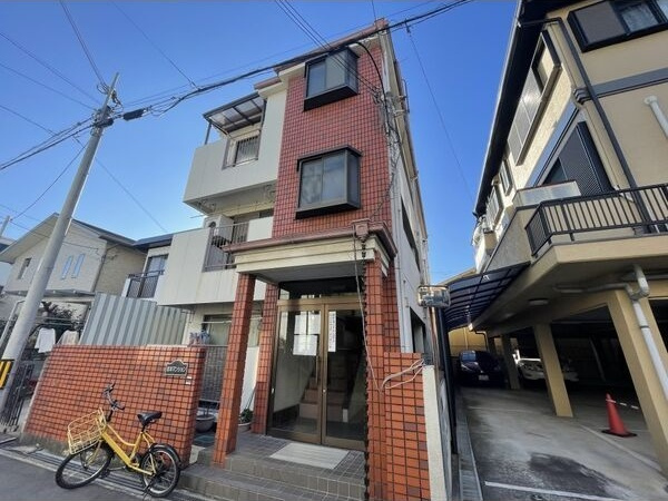 坂本マンションの外観
