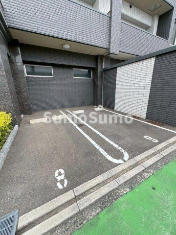 アルティメゾン博多の駐車場