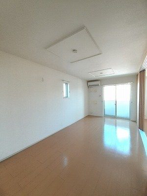 ガーデンプレイスＡの居間・リビング