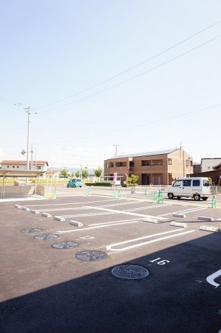 ルミエール・イリゼⅣの駐車場