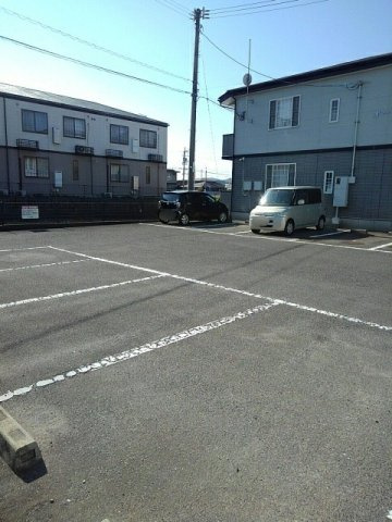 オーブリー　森の駐車場