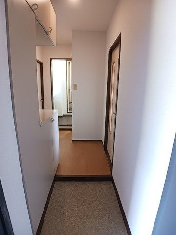 ニューエルディム小田の玄関
