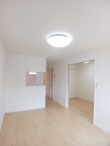 ロイヤルパークⅡの居間・リビング