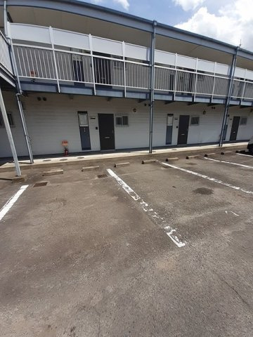 エルディム川西の駐車場