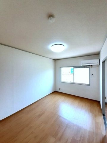 エルディム川西の内装