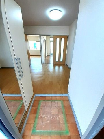 エルディム川西の玄関
