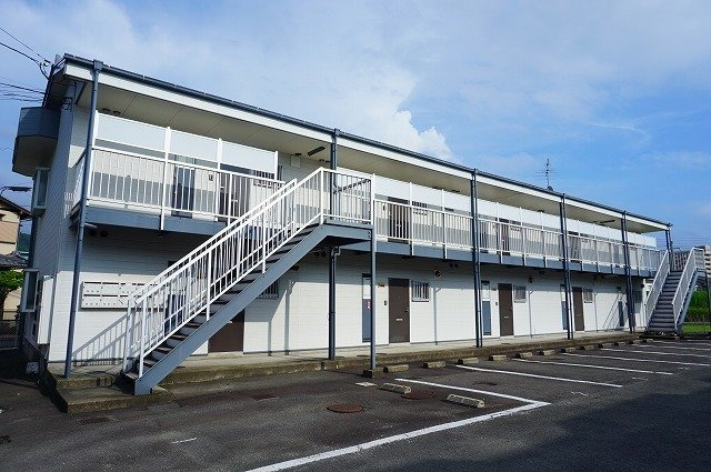 エルディム川西の外観