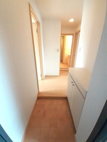 ニューエルディム小田の玄関