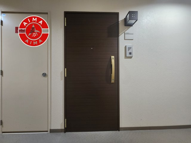 アクタス渡辺通パークシティの玄関|きれいに整えられた外玄関で、住まいの第一印象も良好です。