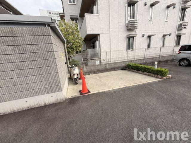 GLANZ KISHIBEの駐車場