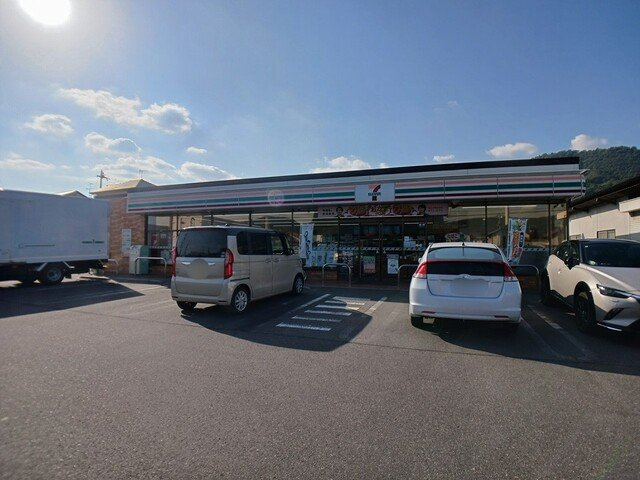 クラール鬼無　Ａの周辺|セブンイレブン高松鬼無店さんまで700m