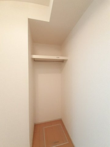 オレンジ窓香の収納