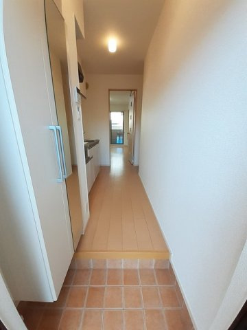 オレンジ窓香の玄関
