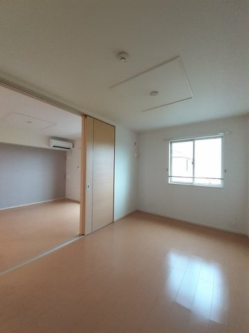オーブ下田井Ｃの居間・リビング