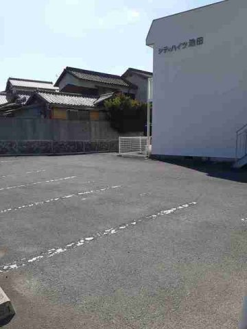 シティハイツ池田の駐車場