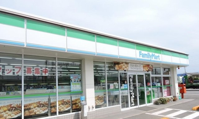 ルミエール　ＫＡＭＥＤＡ　Ⅰの周辺|ファミリーマートさんまで200m