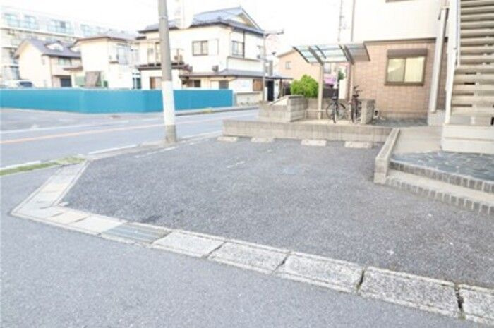 ラ・フルール四季の駐車場