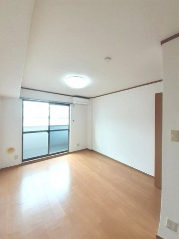 センチュリー２１　Ｊの内装