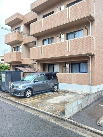 ジャンレジダンスＭの駐車場
