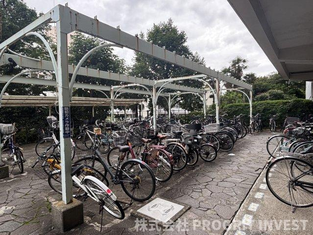 戸山ハイツ27号棟の駐輪場