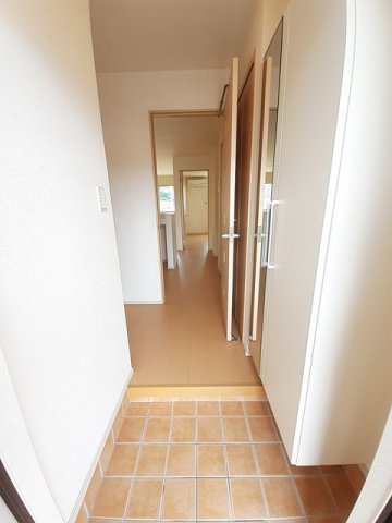クリスタル　Ｅの玄関