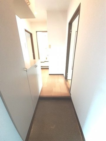 ニューエルディム小田の玄関