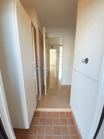 クレッセントＢの玄関