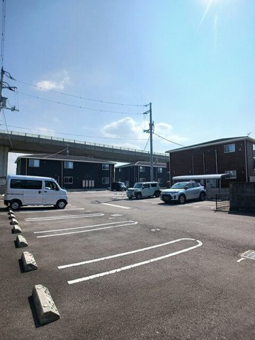 ルーラルハウス東山崎Ｃの駐車場