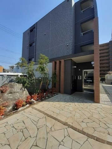 グランソレイユのエントランス