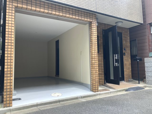 旭区新森6丁目中古戸建の駐車場