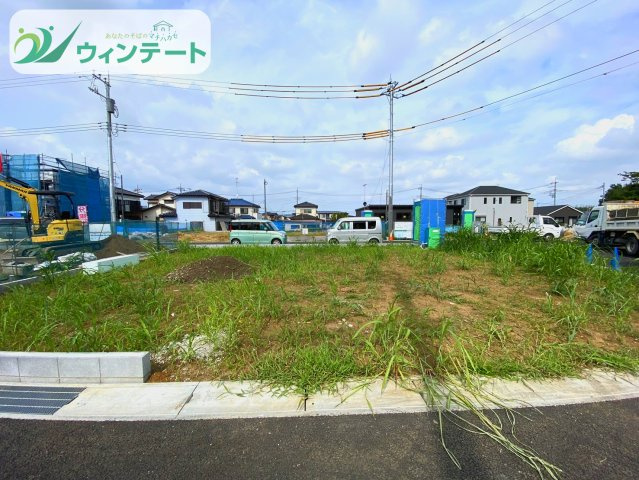 土浦市高岡2期　新築戸建の外観|前面道路幅員6mで車の出し入れもラクラク。陽当たり良好の新築住宅。