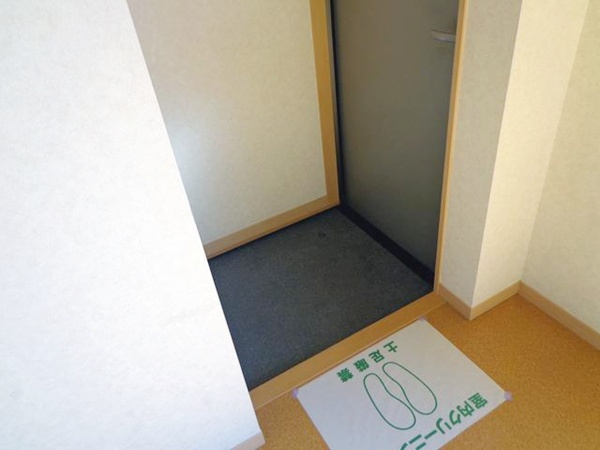 プレジール日進の玄関