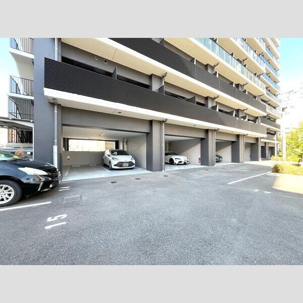 S-RESIDENCE福島grandeの駐車場