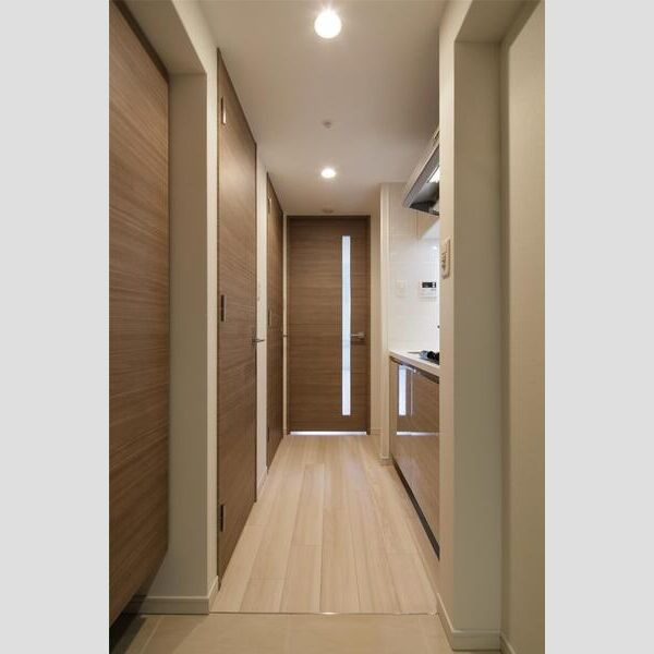 S-RESIDENCE新大阪WESTの玄関