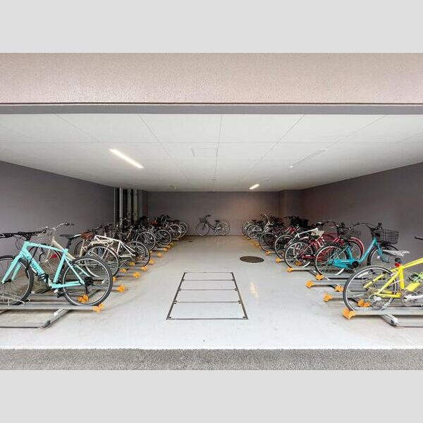 S-RESIDENCE新大阪WESTの駐車場