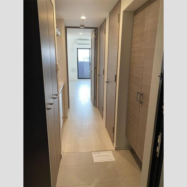 S-RESIDENCE新大阪WESTの玄関