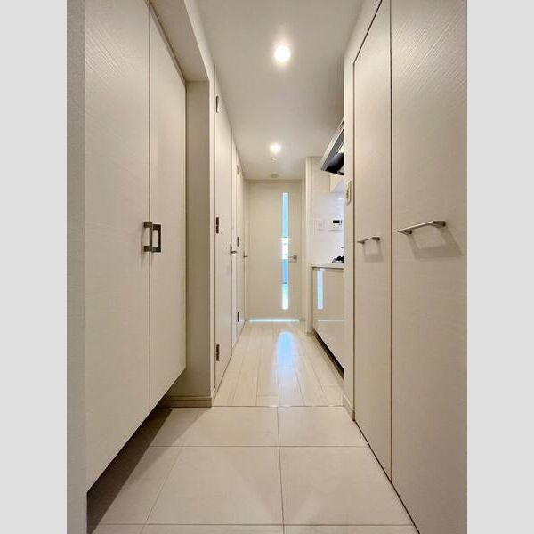 S-RESIDENCE新大阪WESTの玄関