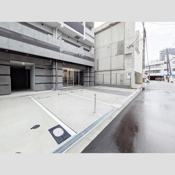 Alivis都島北通の駐車場