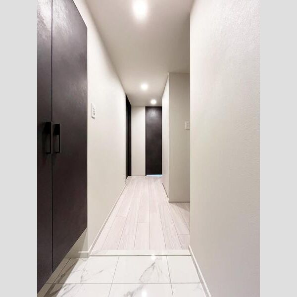 S-RESIDENCE福島diverseの玄関